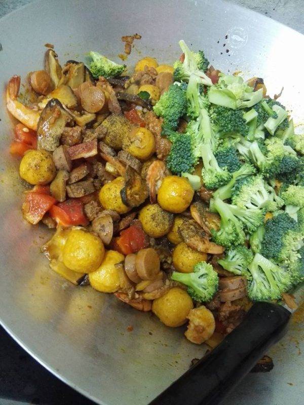 Resipi Pasta Spiral Goreng Yang Ringkas, Sedap & Menyelerakan