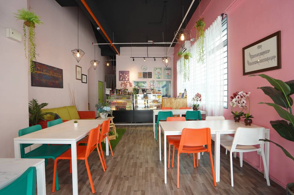 Fresh, Moist And Homemade Menjadi Tagline Chef Lyn’s Pastry & Café