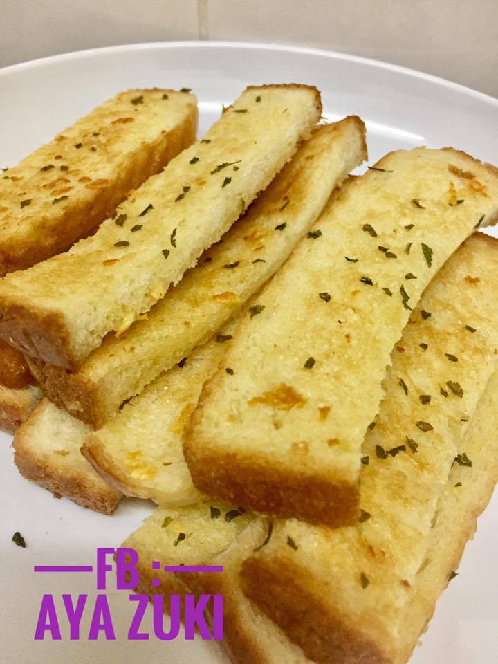 Cara Buat Garlic Bread Mudah Untuk Minum Petang. Sedap Sungguh!