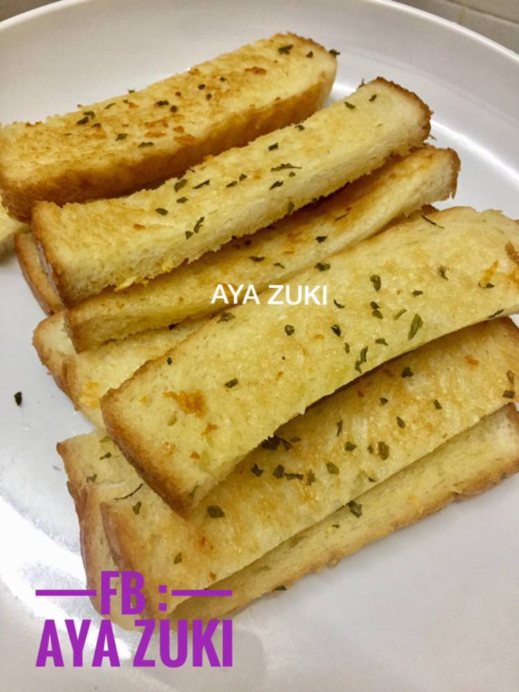 Cara Buat Garlic Bread Mudah Untuk Minum Petang. Sedap Sungguh!