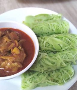 Ngam Sungguh Roti Jala Pandan Dengan Kari Ayam