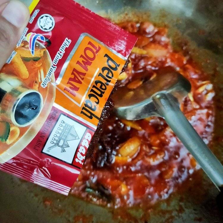 Resipi Ayam Goreng Tomyam Pedas Ni Memang Sedap & Kena Cuba