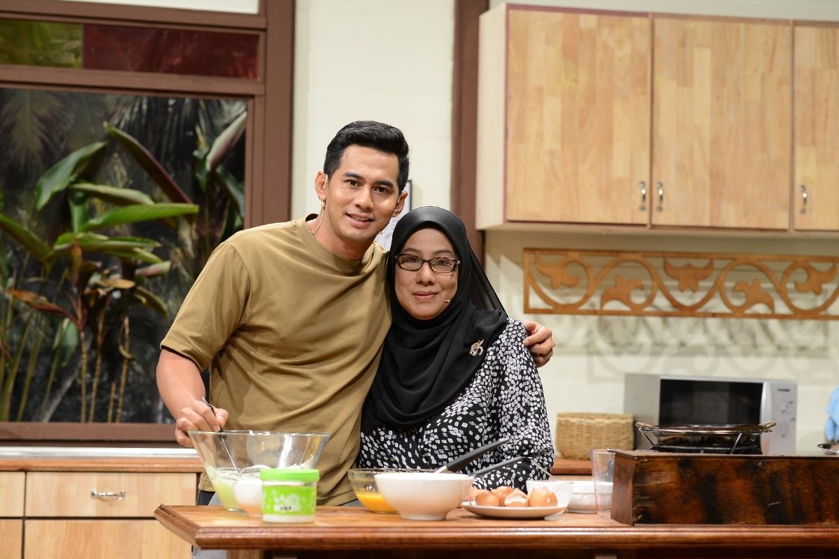 Fizo Omar Kongsi Resipi Ayam Percik & Kuih Akok Air Tangan Ibu 14 Fizo Omar Kongsi Resipi Ayam Percik & Kuih Akok Air Tangan Ibu