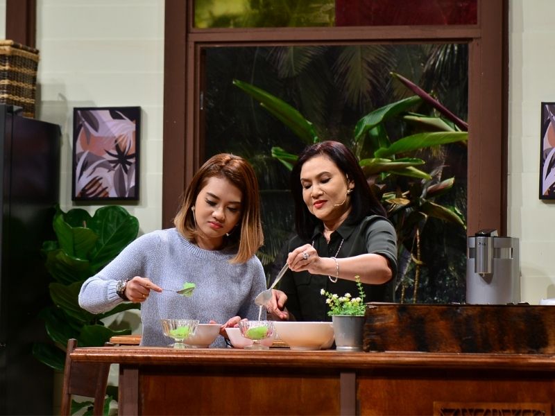 Lala Daun Kari & Sagu Gula Melaka Jadi Kegemaran Mas Idayu Dan Anaknya Ketika Berbuka Puasa