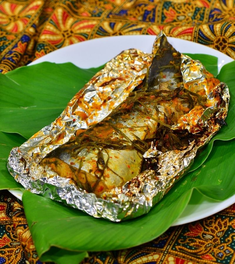 Menu Ikan Patin Bakar &#038; Sagu Jagung Yang Disediakan Oleh Norman Dan Memey Memang Membuka Selera